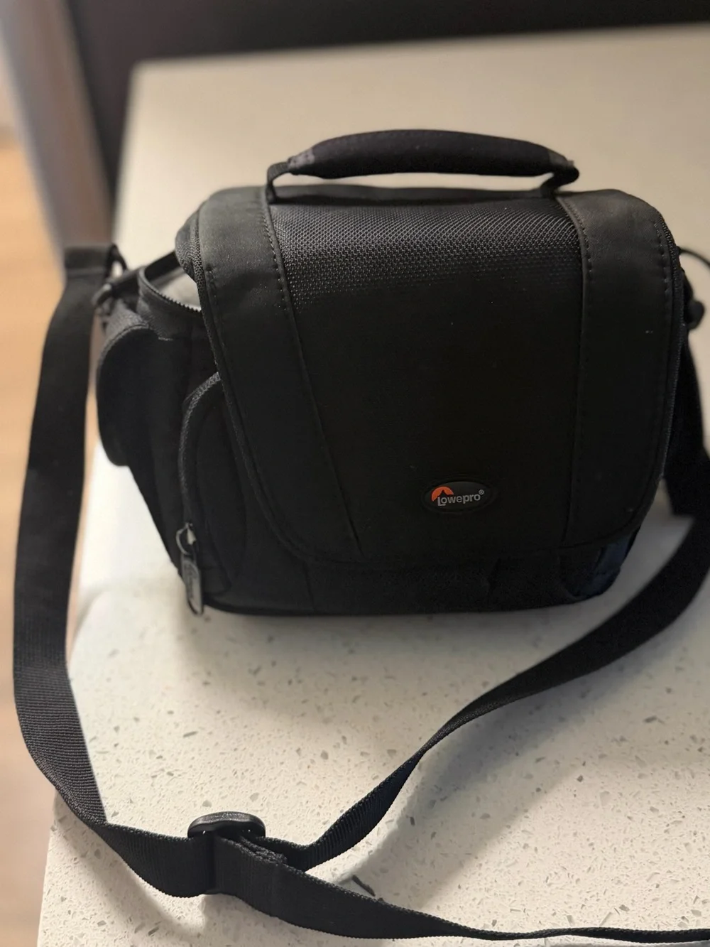 Lowepro Black Compact Messenger Camera Bag - Men's Shoulder Bag